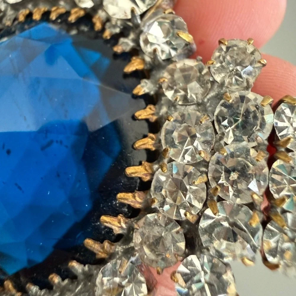Vintage DESIGN BY ROMI White Rhinestone Blue XL Center Stone Choker Necklace 14